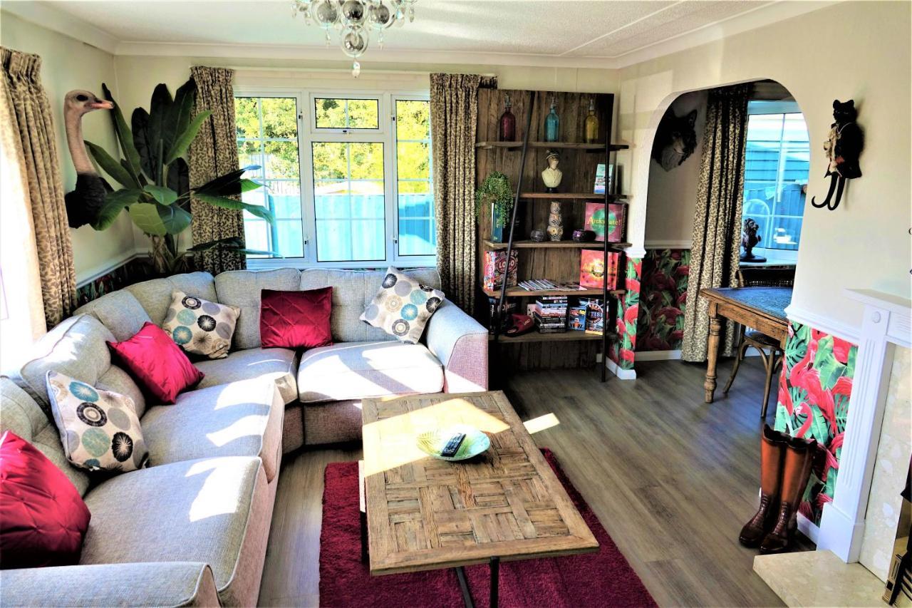 Lakeland Lodge With Private Hot Tub And Fishing Hatfield Peverel 外观 照片