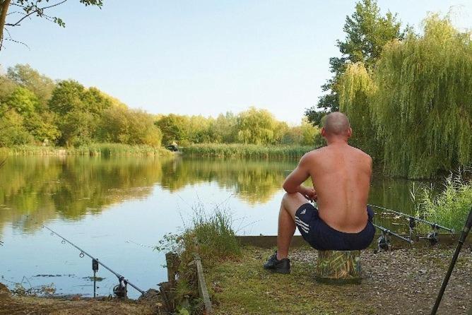 Lakeland Lodge With Private Hot Tub And Fishing Hatfield Peverel 外观 照片